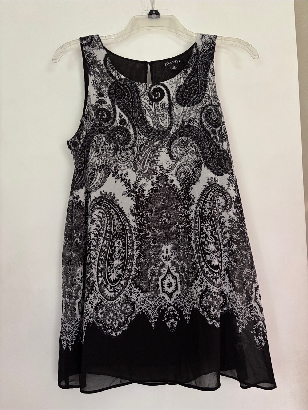 Roz & Ali Black and White Paisley Sleeveless Tunic